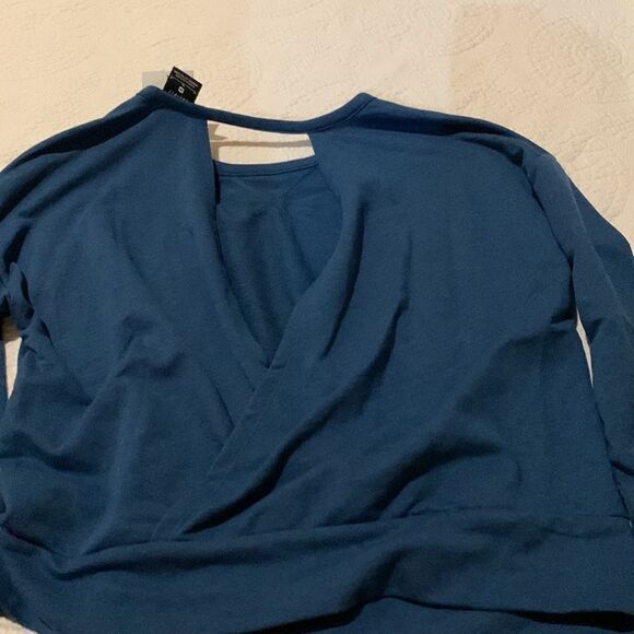 Nike yoga with open back. Size medium. NWT - Picture 6 of 8